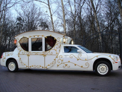 Карета Chrysler Белый с инкрустацией кузова золотом